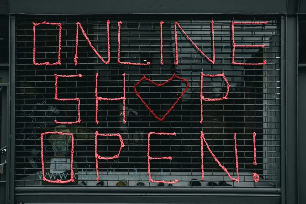 Example of urgency and scarcity in an online store